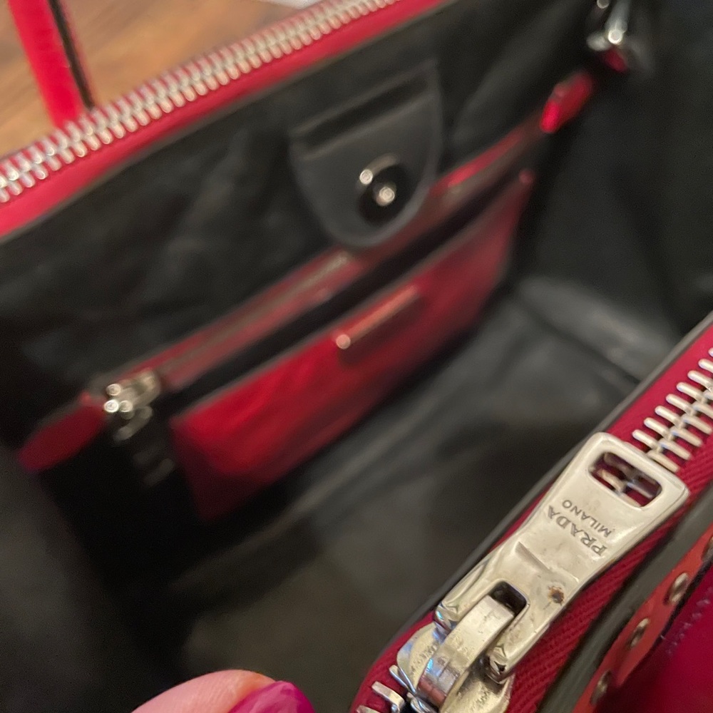 Prada red handbag - Picture 9 of 12